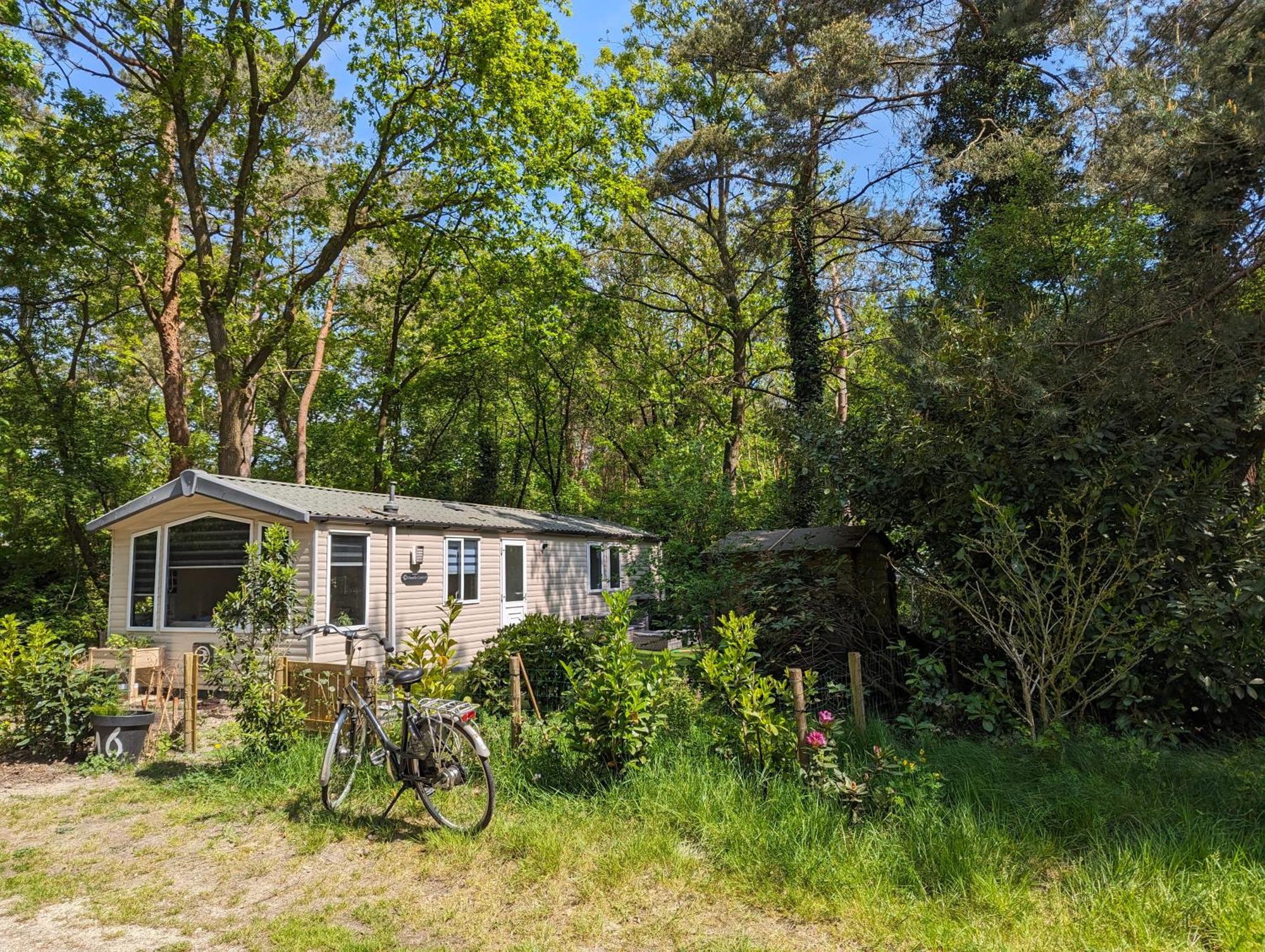 Ruim Chalet, Midden In Het Bos! Nunspeet Exterior photo